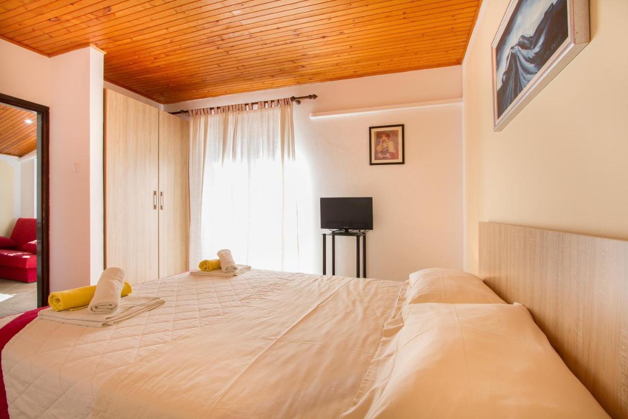 Weis Apartments Ровинь Экстерьер фото