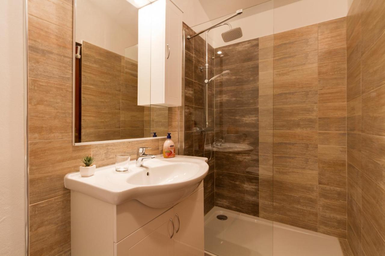 Weis Apartments Ровинь Экстерьер фото